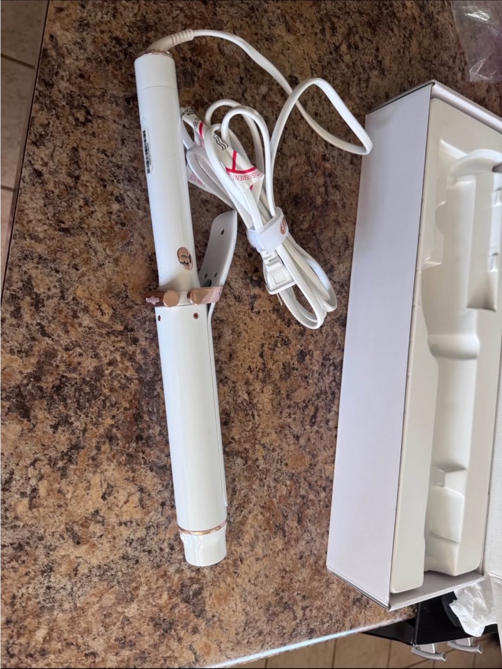 T3 SinglePass Curl X 1½" Curling Iron - White with Rose Gold Trim - Picture 3 of 5